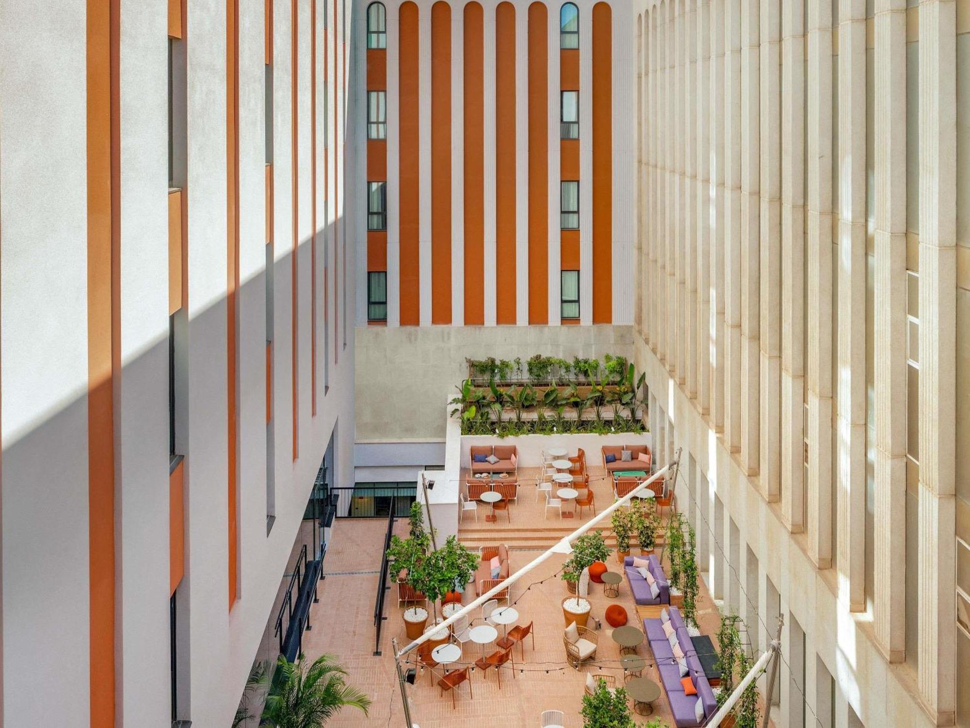 Ibis Styles Sevilla City Santa Justa Exterior photo