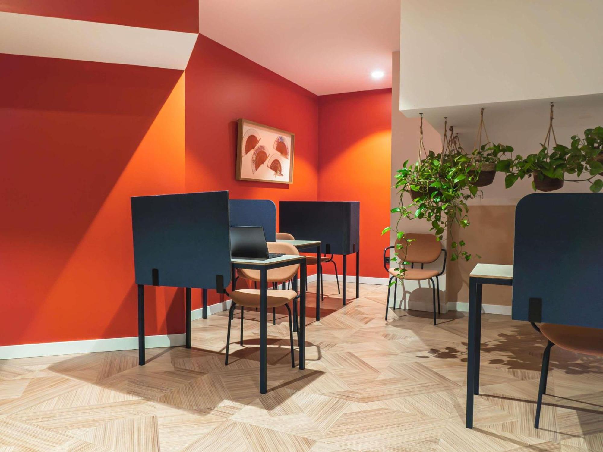 Ibis Styles Sevilla City Santa Justa Exterior photo