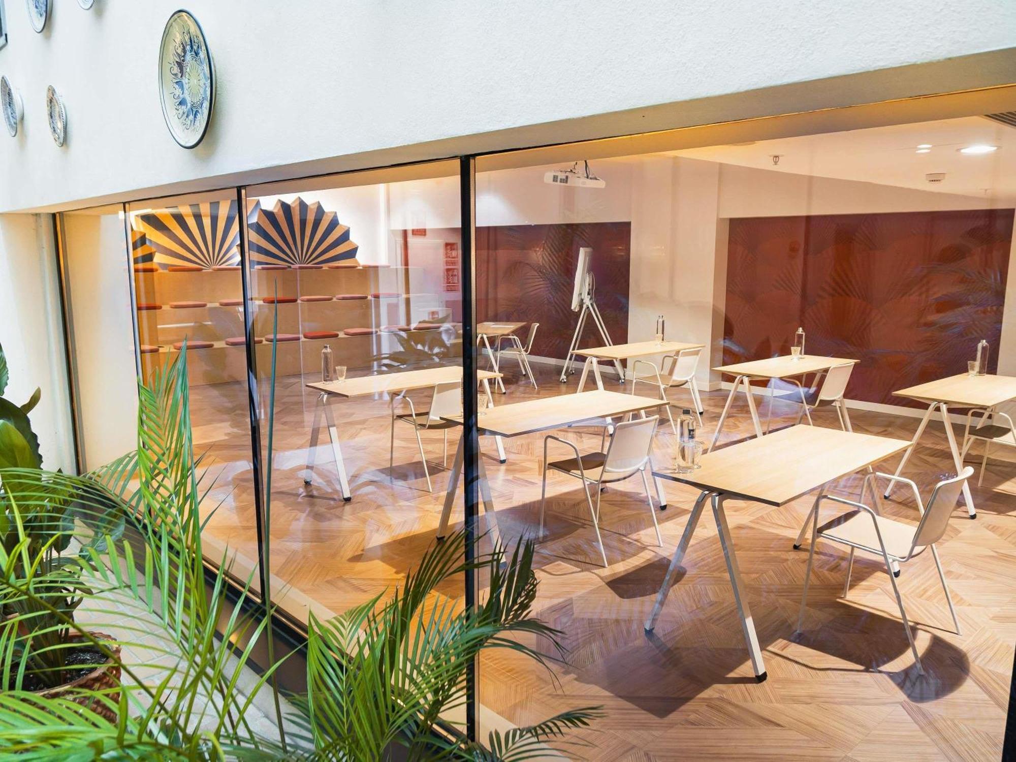 Ibis Styles Sevilla City Santa Justa Exterior photo