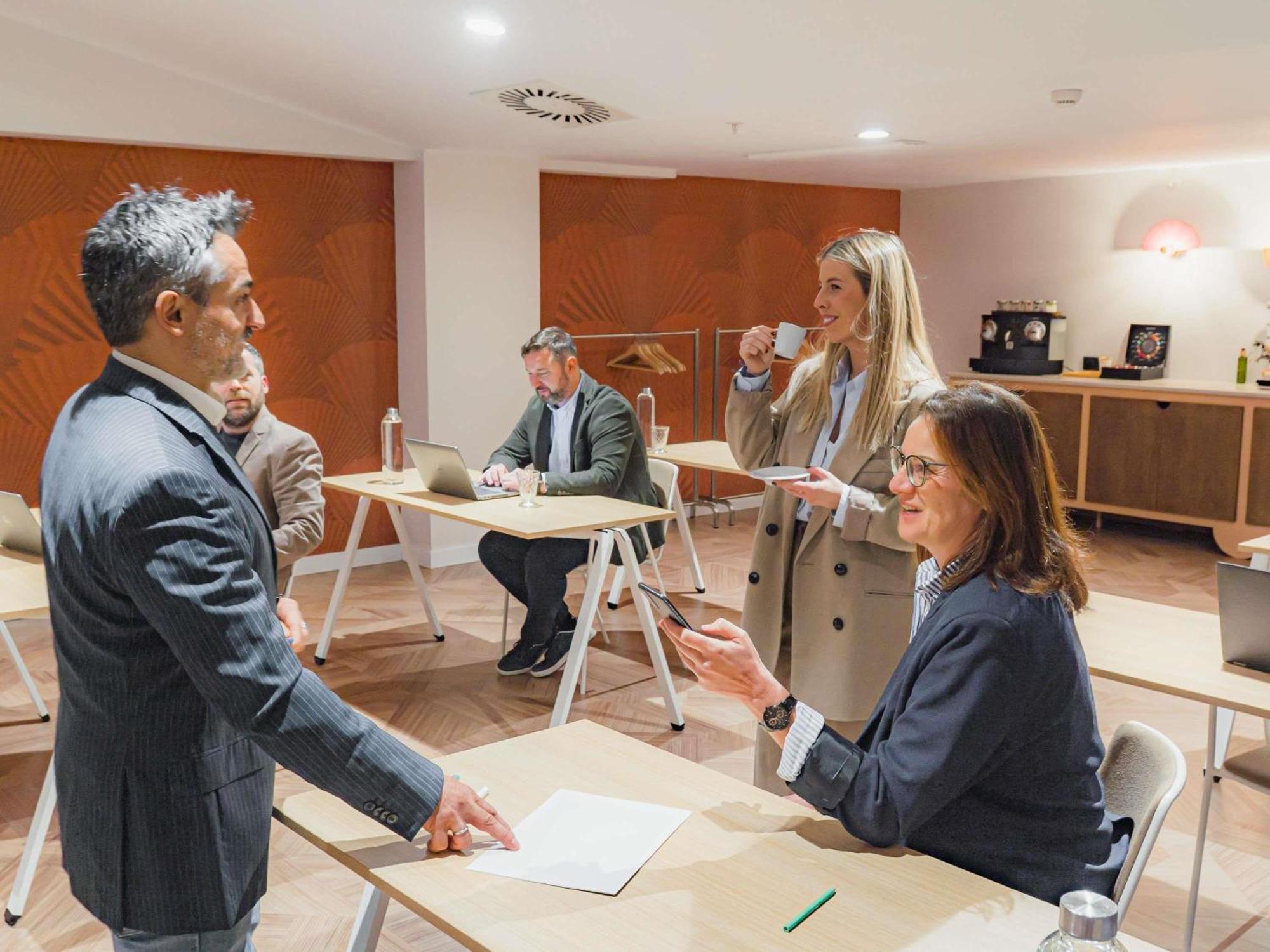 Ibis Styles Sevilla City Santa Justa Exterior photo