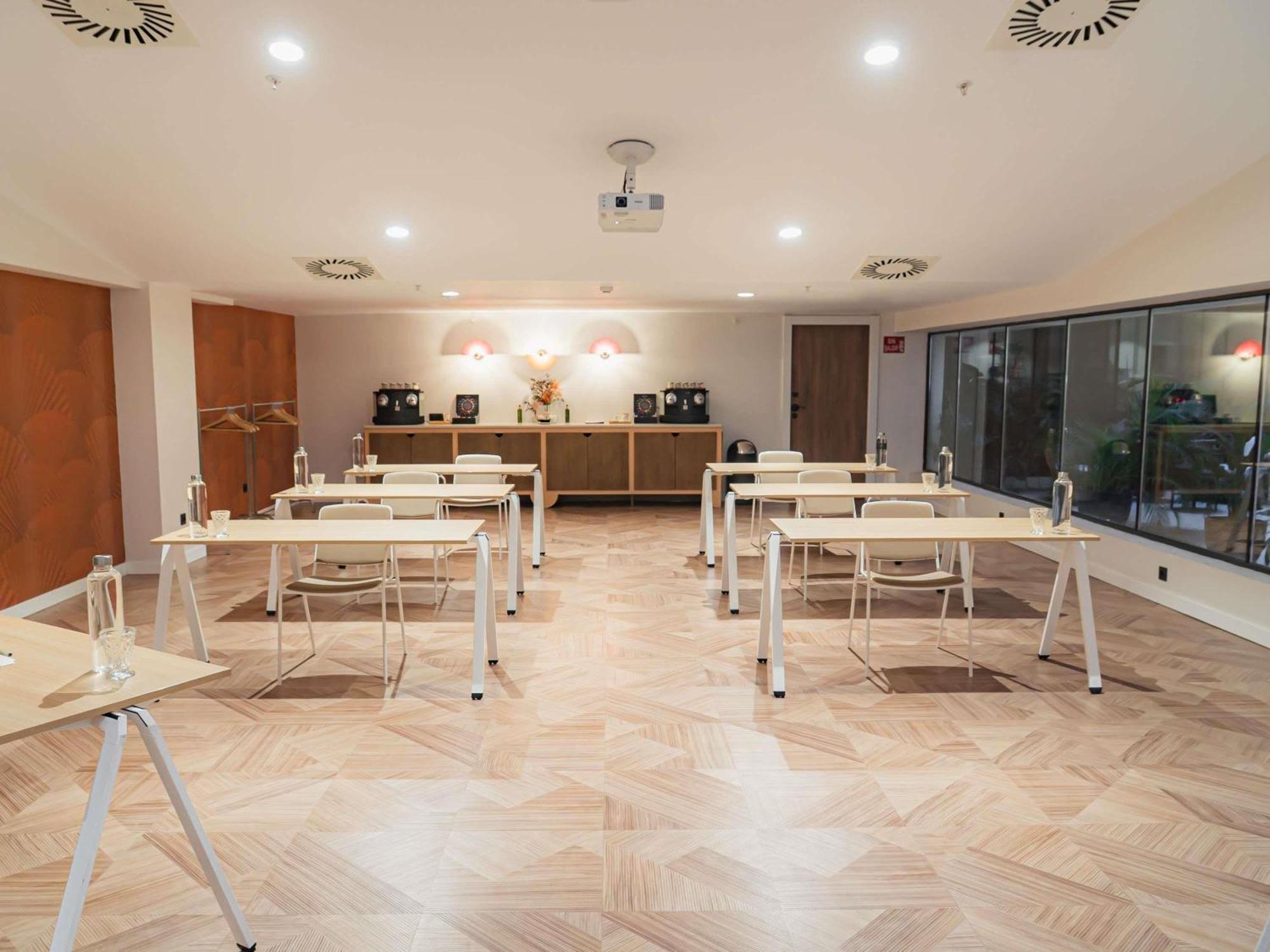 Ibis Styles Sevilla City Santa Justa Exterior photo